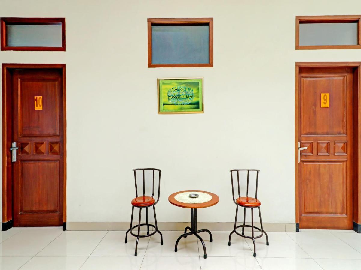 Oyo 90347 Hotel Srikandi Syariah Tasikmalaya Exterior foto